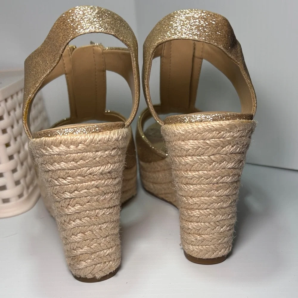 Micheal kors size 8 Sparkling Gold 5”  Wedge zip up‎ Sandals fc5. Stunning!!!